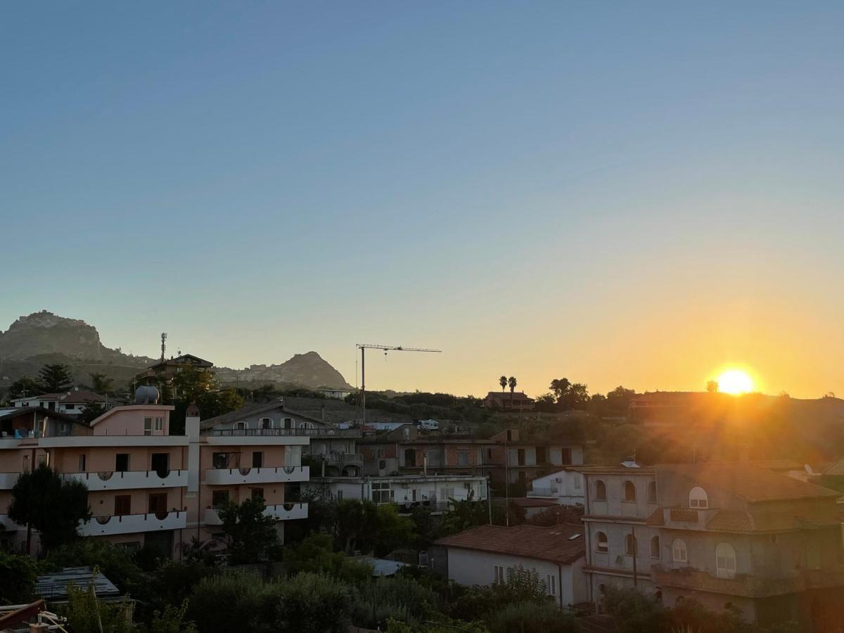 Pipa'S Suntrap Apartment Taormina Exterior photo